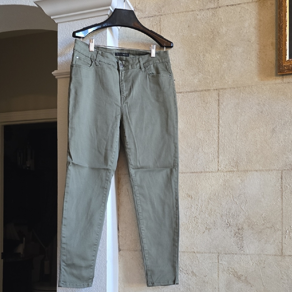 Sleek Olive Women's Skinny Jeans Never Worn